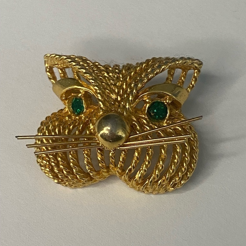 Vintage Jeanne cat Brooch gold toned with green stones and gold whiskers